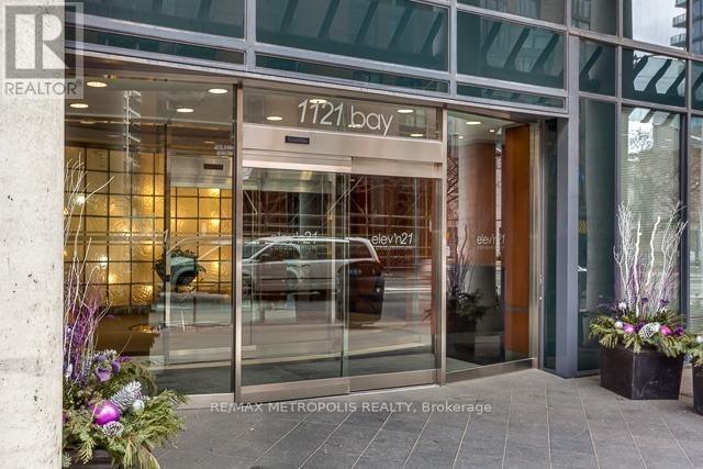 Photo principale - 1121-1121 Bay St.