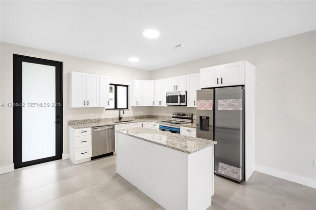 Foto del edificio - 4309 E 8th Ct