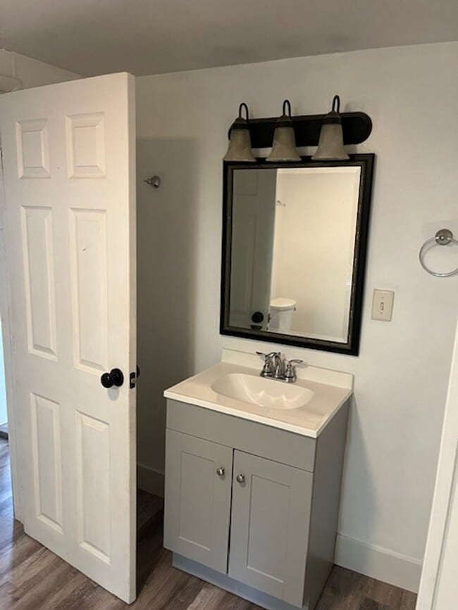 Building Photo - Charming 2-Bedroom Home Near Switchyard Pa...