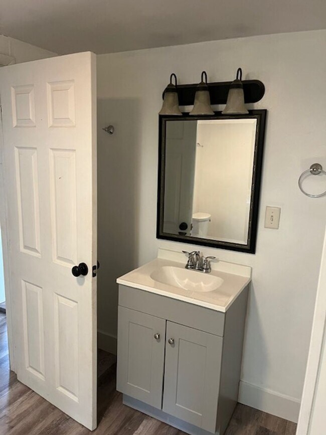Foto del edificio - Charming 2-Bedroom Home Near Switchyard Pa...