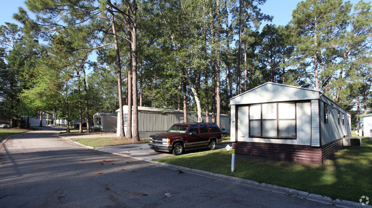 Primary Photo - 3 Seasons Park