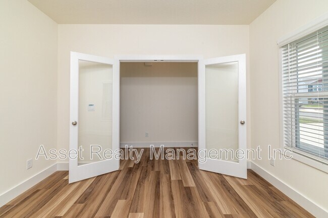 Foto del edificio - 5163 Runnerstone Rd