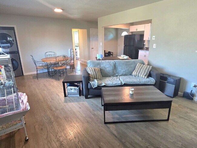 Foto del edificio - 2534 E San Miguel St