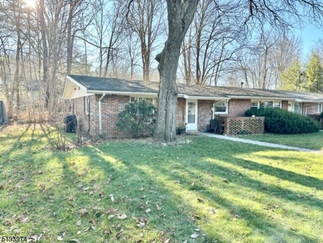 Building Photo - 5 Valley Dr