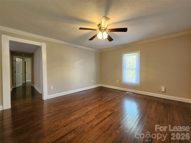 Building Photo - 121 Willow Ln NW