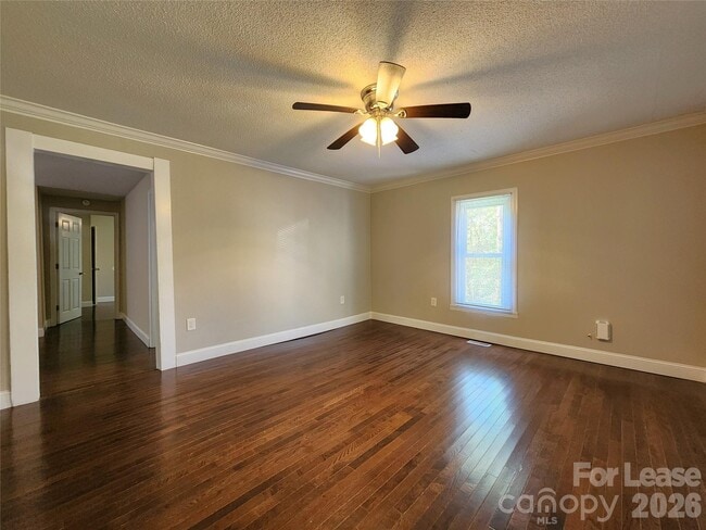 Foto del edificio - 121 Willow Ln NW