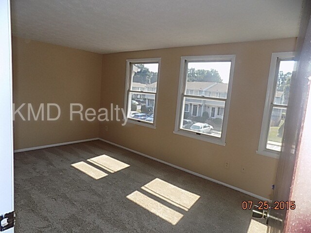 Foto del edificio - 9448 Lexington Cir