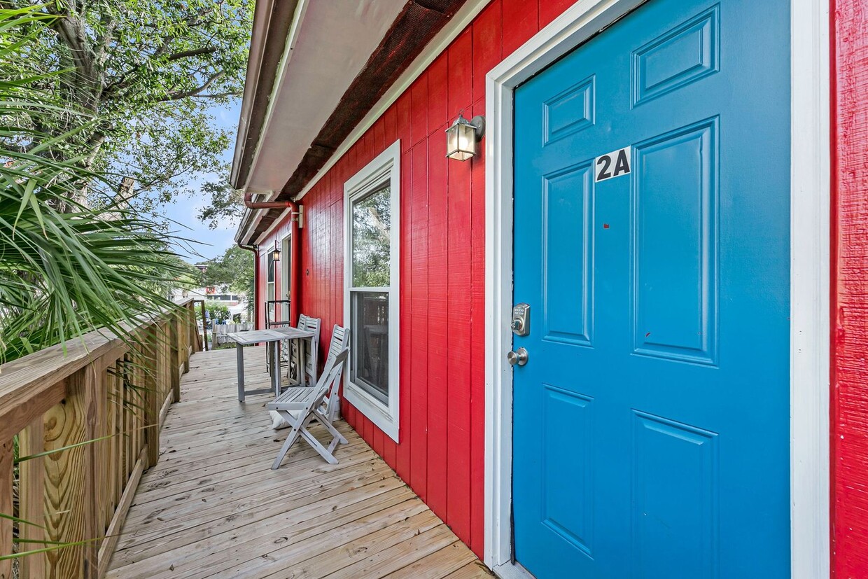 Folly Beach Apartment: Steps From All The Action - Folly Beach Apartment: Steps From All The Action