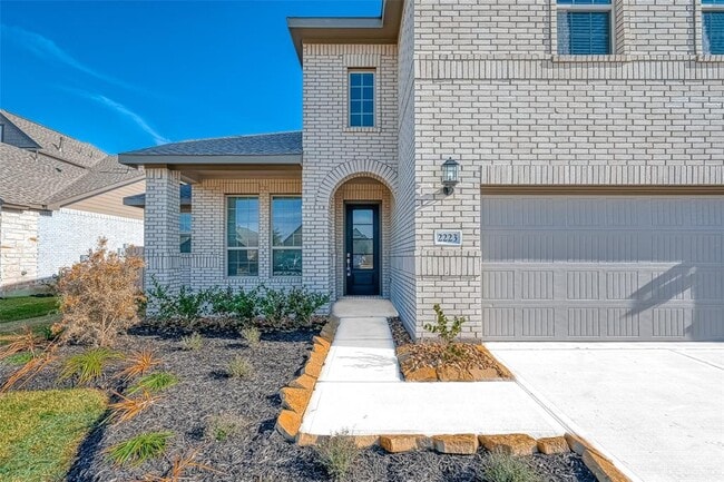 Building Photo - 2223 Rustboro Dr