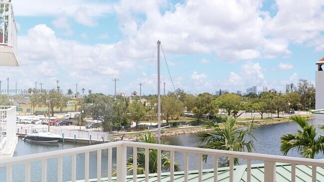 Foto del edificio - 2415 NW 16th St Rd