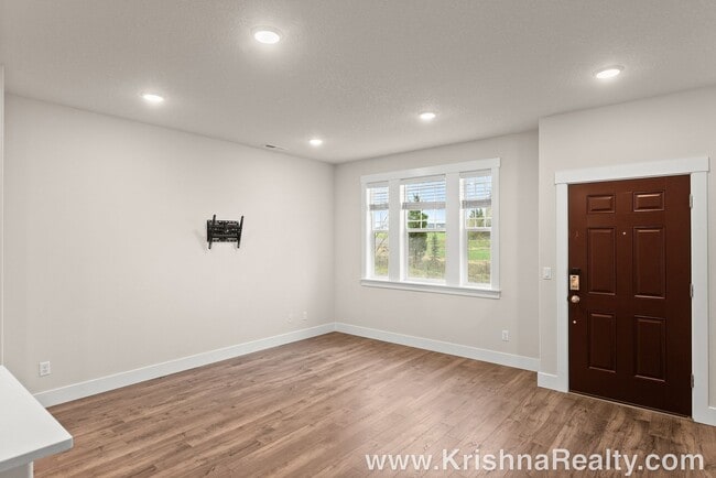 Building Photo - Beautiful Newer 3BD* 2.5 BA* Home in Betha...