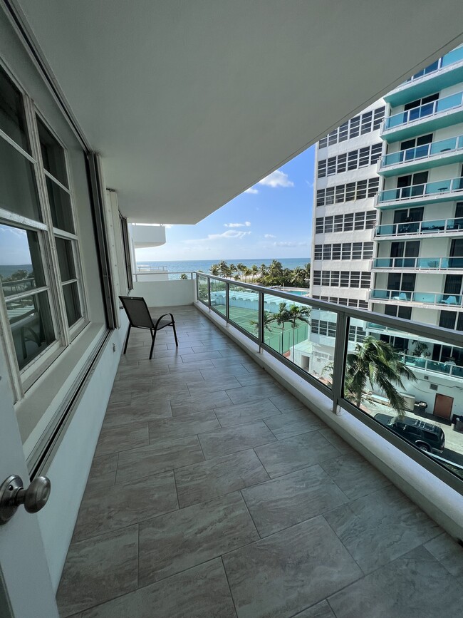 Foto del edificio - 5151 Collins Ave