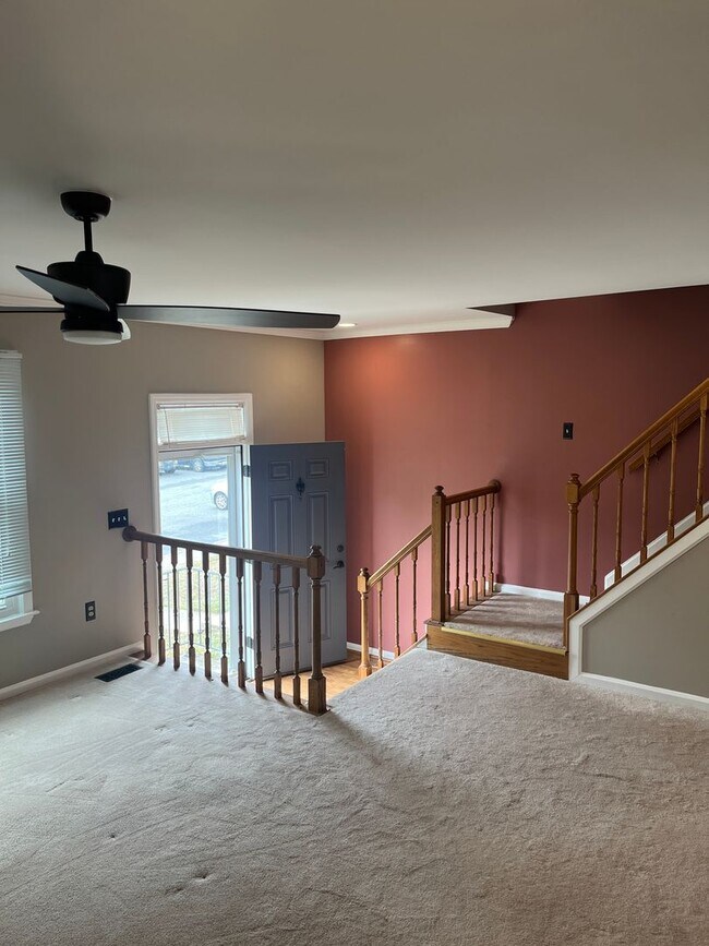 Foto del edificio - End of Group Townhome, with Finished Basement, in Abingdon