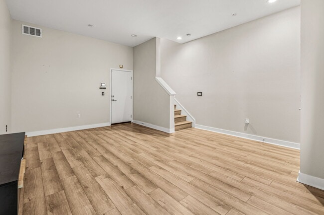 Foto del edificio - 7631 University Ave