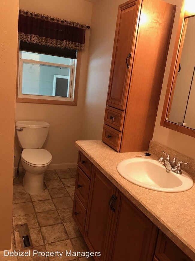 Building Photo - 4 br, 1.5 bath House - 2507 Howard Avenue