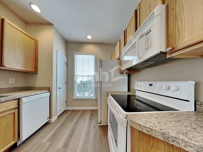 Foto del edificio - 216 Haywood Ln