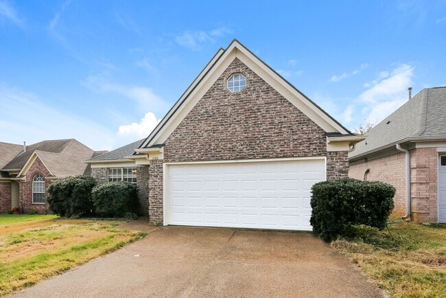 Building Photo - 1130 Breezy Valley Dr