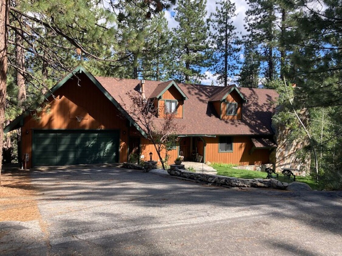 Lovely 3Bd home available for a Seasonal L... House Rental in South