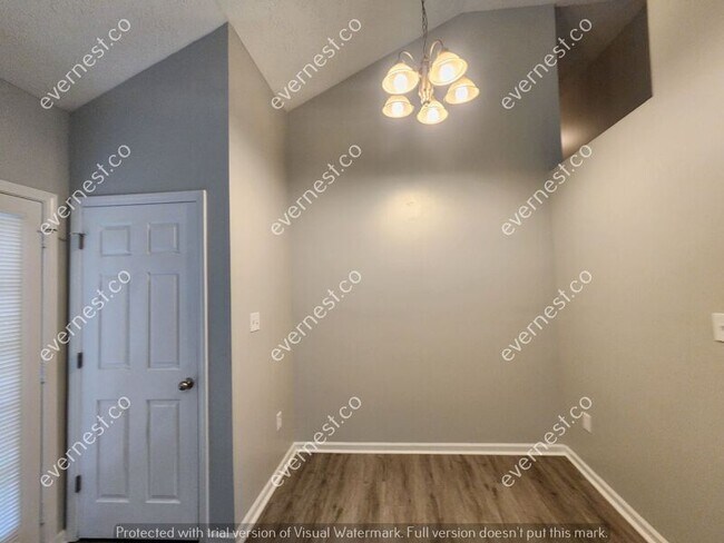 Foto del edificio - 924 Elm Dr