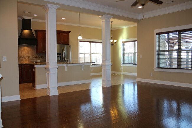 Foto del edificio - Executive Rental in Cypress Point S/D