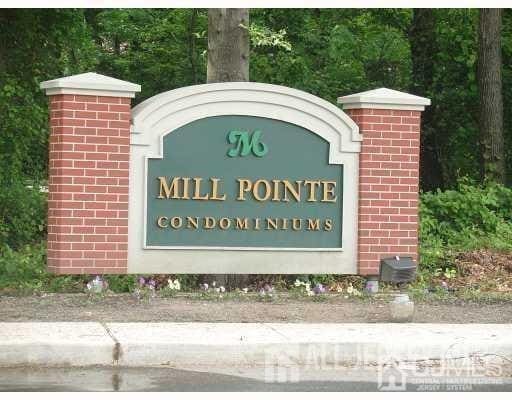 Building Photo - 18 College Dr