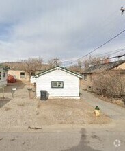 Building Photo - 1213 W Pine St