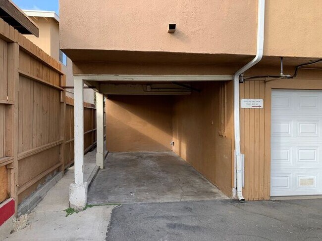 Building Photo - 745 Shalimar Dr