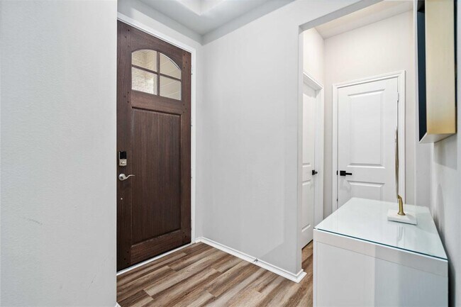 Foto del edificio - 5042 Chestnut Orchard Dr