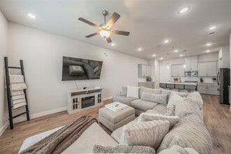 Building Photo - 12933 Couture Dr