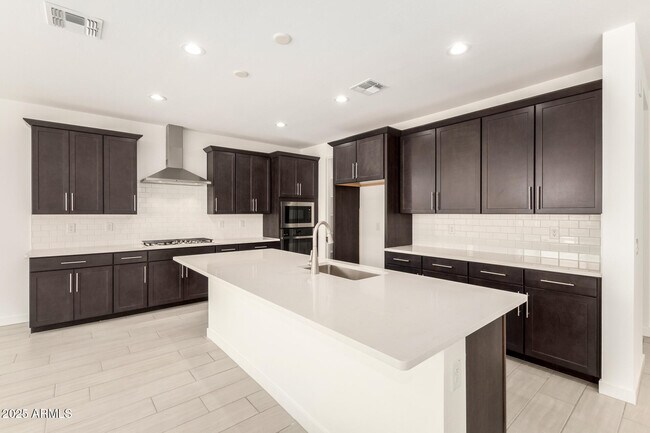 Foto del edificio - 16547 Avenida del Sol W