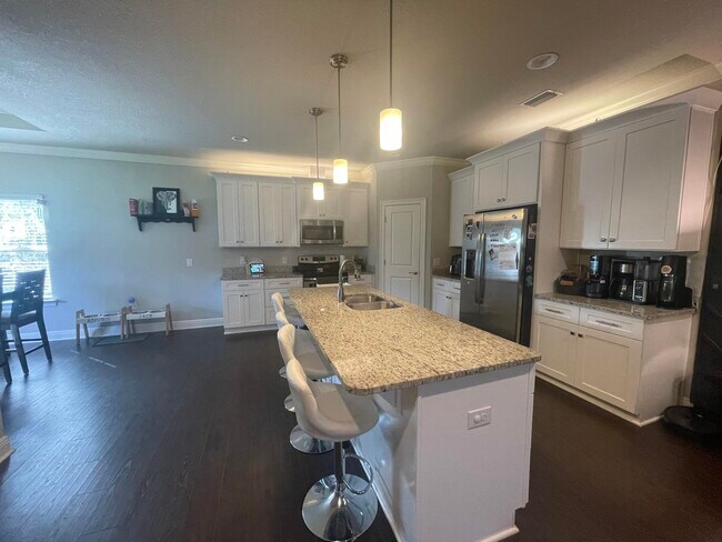 Building Photo - 2387 Belmont Dr