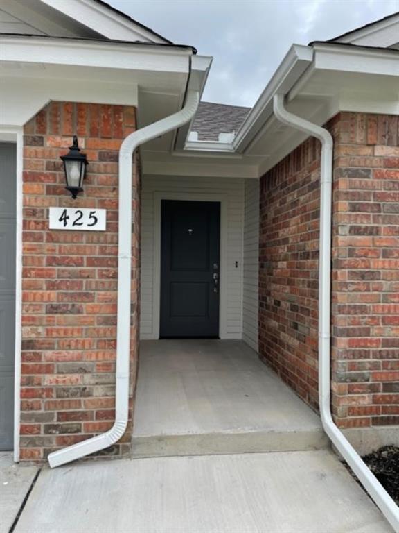 Building Photo - 425 Compass Dr