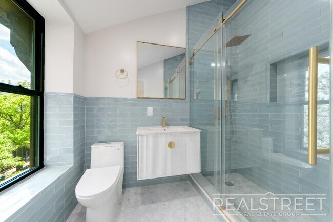 Foto del edificio - Brand New 3 Bed 3 Bath in Bed Stuy Brownst...