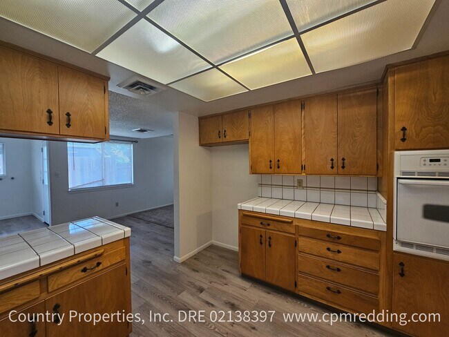 Foto del edificio - Spacious 3-Bedroom 2-Bathroom Home in Mary Lake Subdivision Available Now!