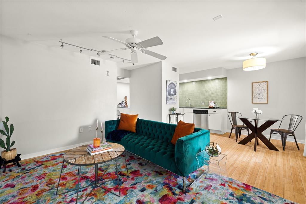 Foto principal - 2200 Dickson Dr