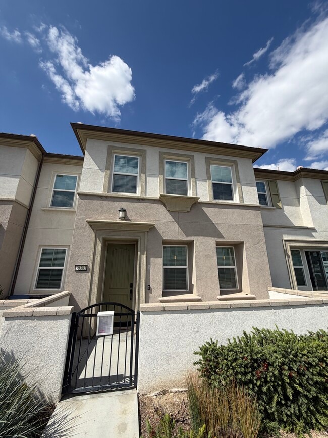 Building Photo - 30383 Town Square Dr