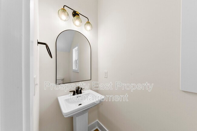 Building Photo - 3420 Tappan Pl