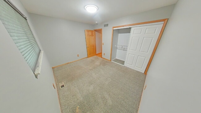 Building Photo - "3-Bed Home in Sterling Heights: Granite K...