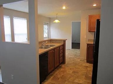 Building Photo - This home is available for immediate move in