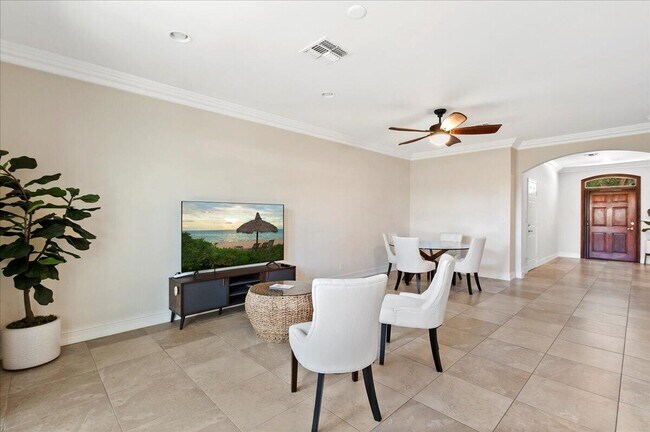 Building Photo - 320 Via Villagio
