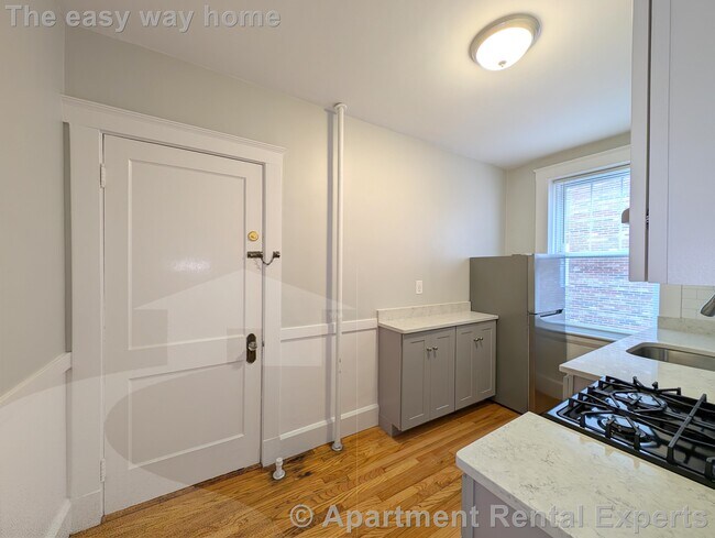 Building Photo - 156-158 Summer St Unit #203