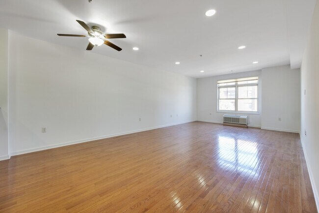 Foto del edificio - 9252 Kennedy Blvd