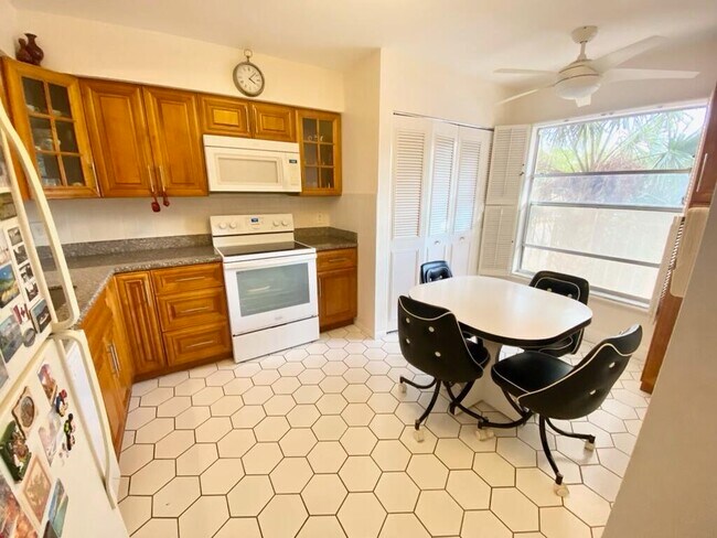 Building Photo - 14527 Bonaire Blvd