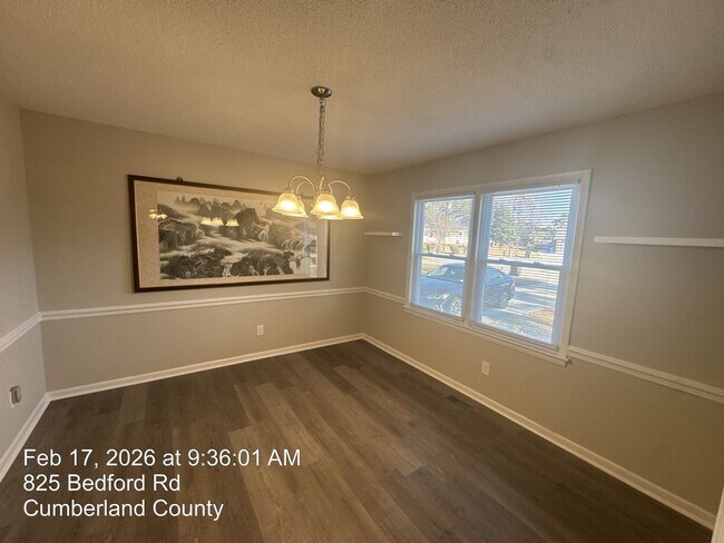 Foto del edificio - 825 Bedford Rd