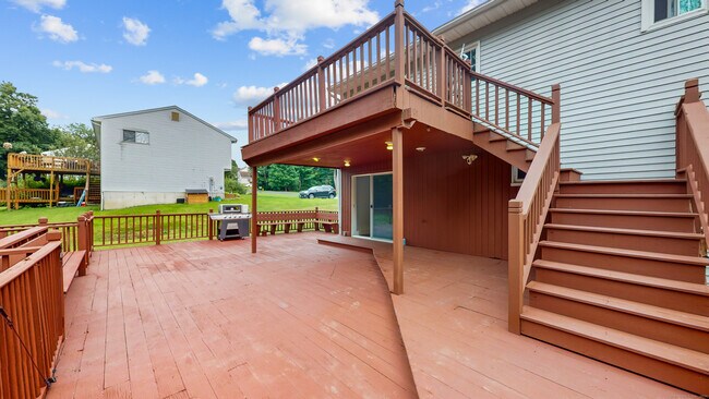 Building Photo - 77 White Pine Rd