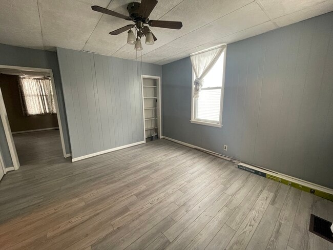 Building Photo - 434 N Erie St