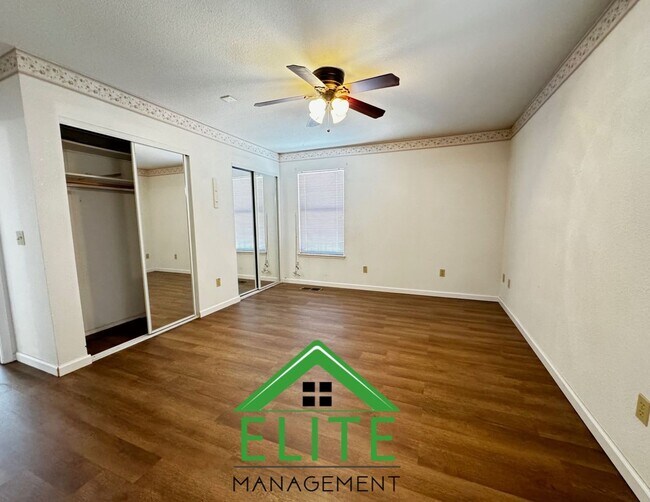 Building Photo - 7221 Hedge Ave
