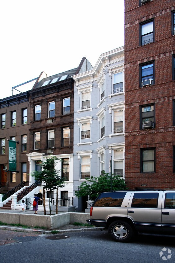 Building Photo - 123 W 94th St