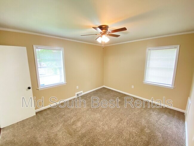 Building Photo - 2094 Wellons Ave