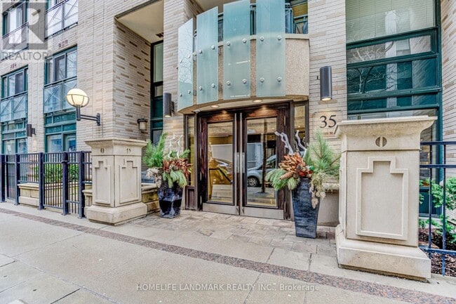 Building Photo - 35 Hayden St